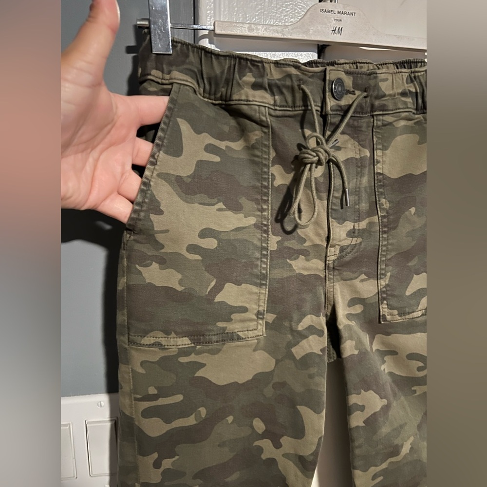 American Eagle Outfitters Camo Joggers- Like New - Picture 5 of 9